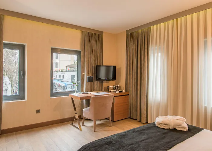 Saint Sophia فندق 4*