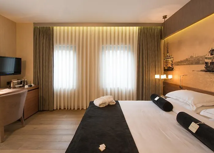 Saint Sophia فندق 4*