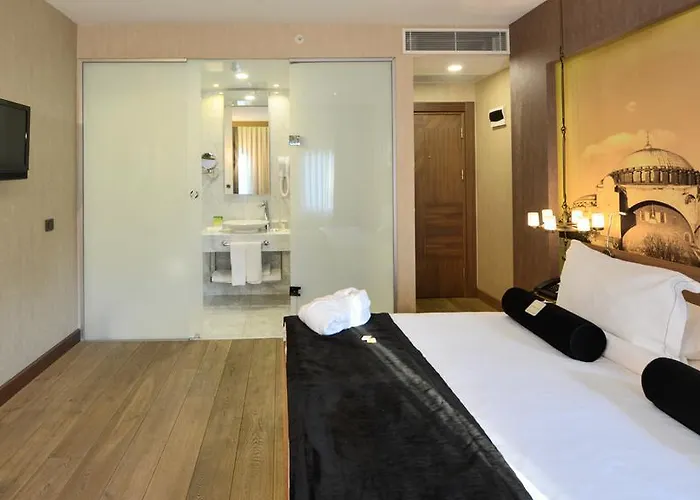 Saint Sophia فندق 4*